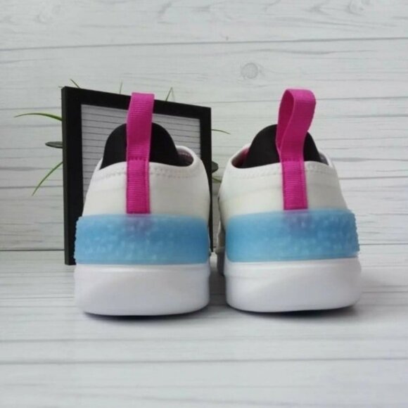 9 WOMEN'S NIKE AMIXA WHITE / BLUE / BLACK SNEAKERS CD5403-102 - Picture 5 of 9